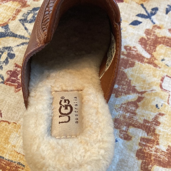 UGG Clogs - Picture 4 of 7
